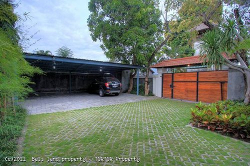 Contemporary style 2 bedroom villa luxury interior rental goldmine