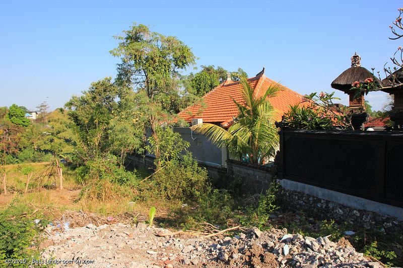 Thousand m2 leasehold land in Umalas near creek